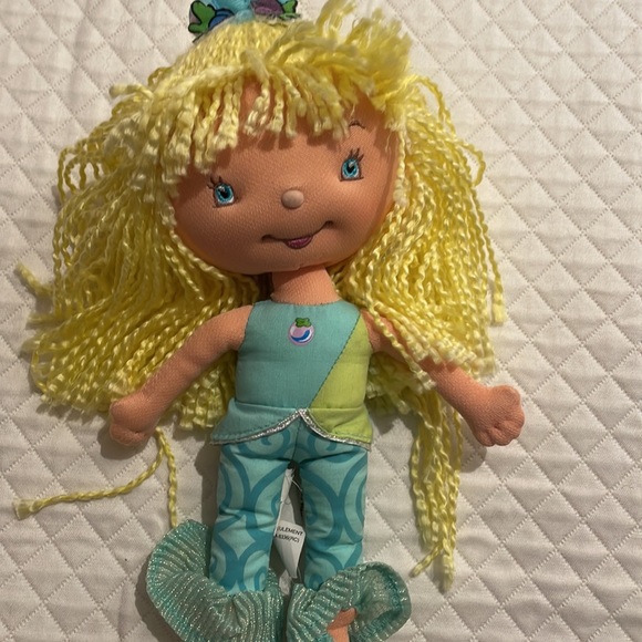 STRAWBERRY SHORTCAKE PLUSH - Picture 2 of 5